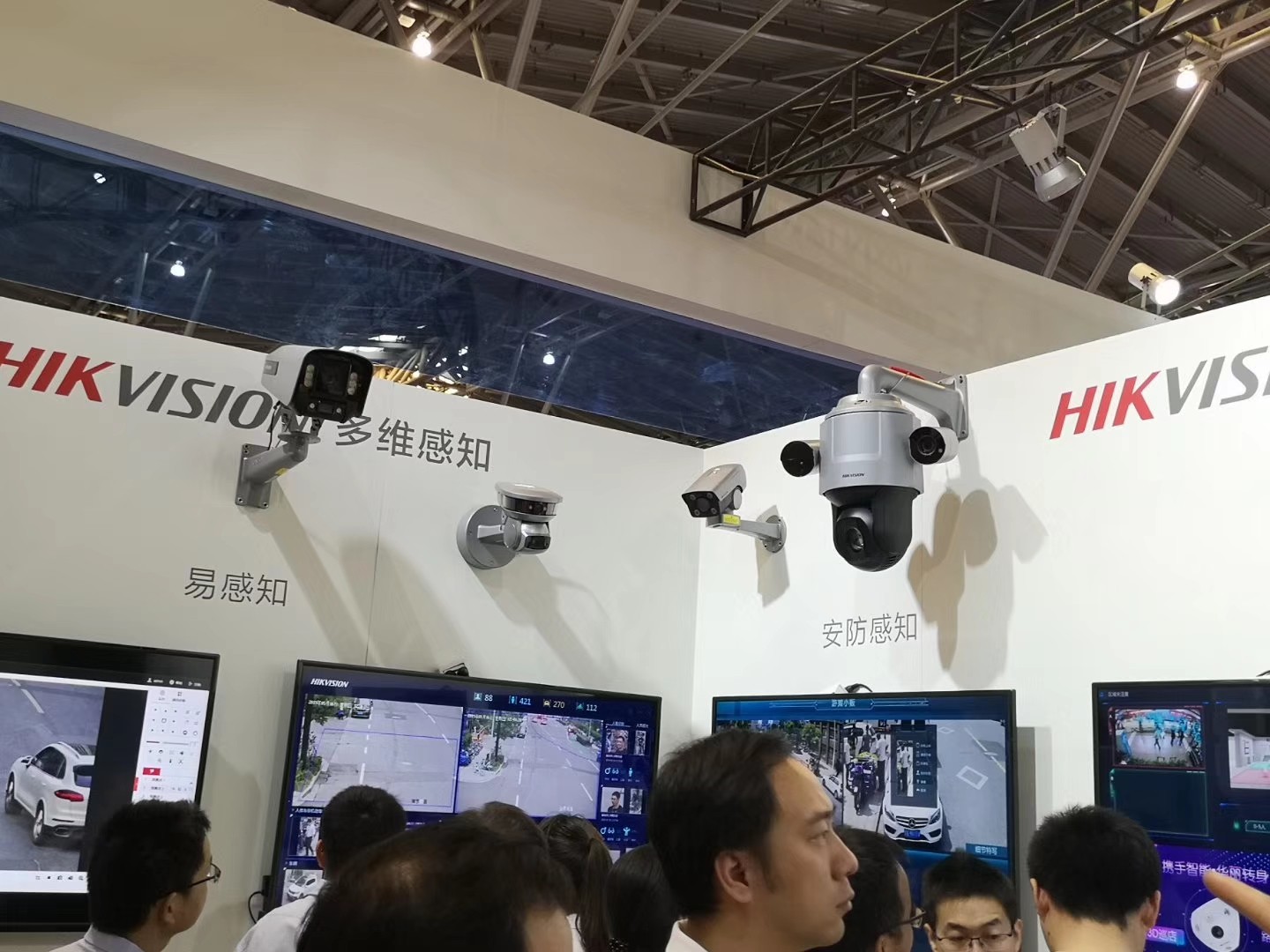 隨著現(xiàn)代社會(huì)的發(fā)展，安防監(jiān)控問題應(yīng)該如何解決？