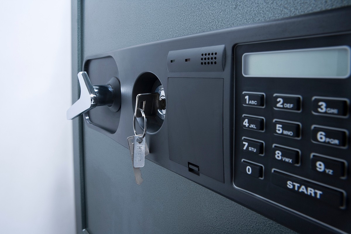 更換機柜UPS電池的實施方案及其注意事項