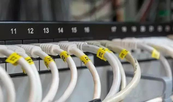 機(jī)房機(jī)柜的走線技巧和布線規(guī)范(圖1)