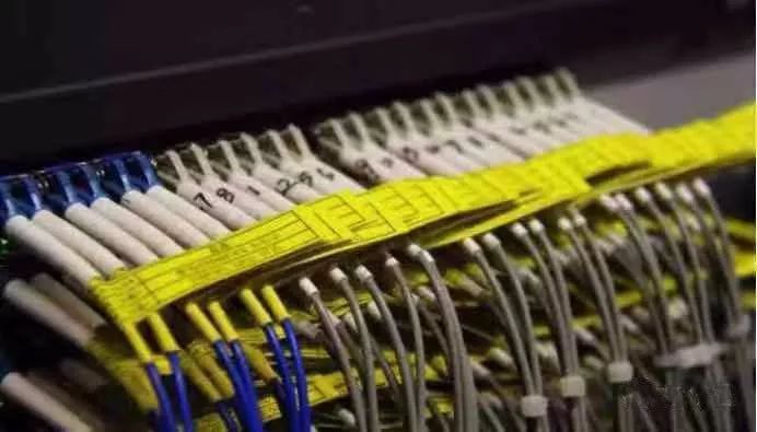 機(jī)柜雜亂無章怎么辦？一文教你理出高大上的效果 (圖3)