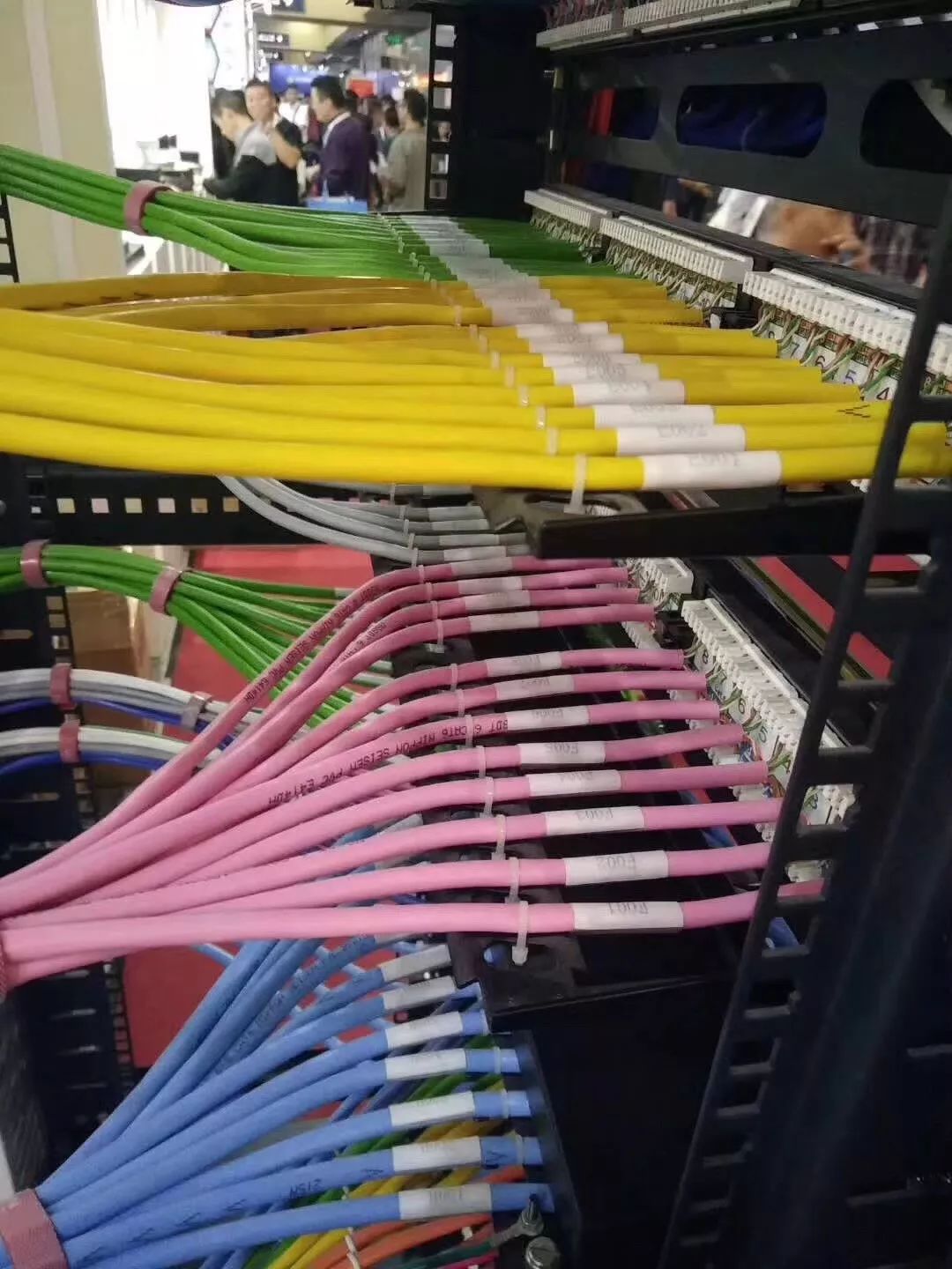 機(jī)柜雜亂無章怎么辦？一文教你理出高大上的效果 (圖10)