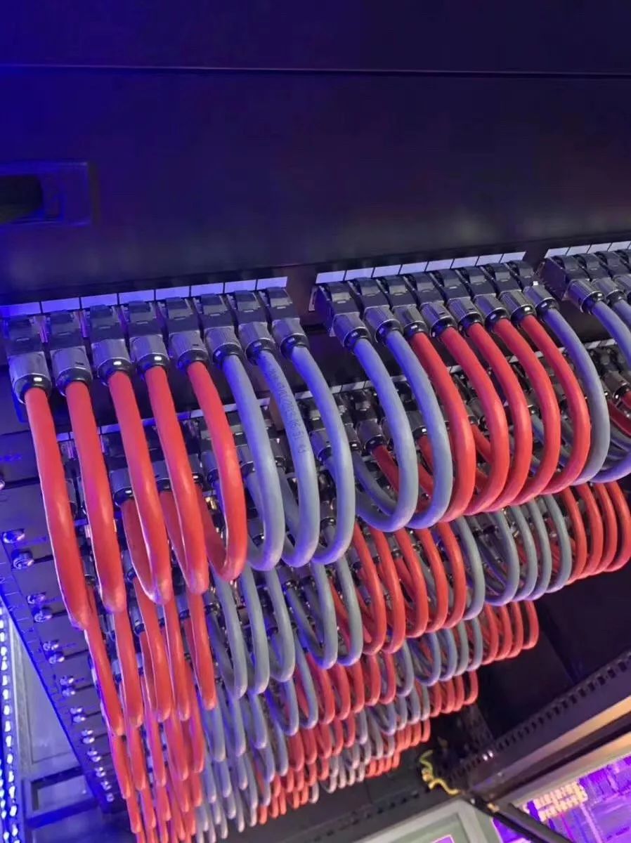 綜合布線系統(tǒng)圖 機(jī)柜內(nèi)部理線方法(圖2) 綜合布線系統(tǒng)圖 機(jī)柜內(nèi)部理線方法(圖2)