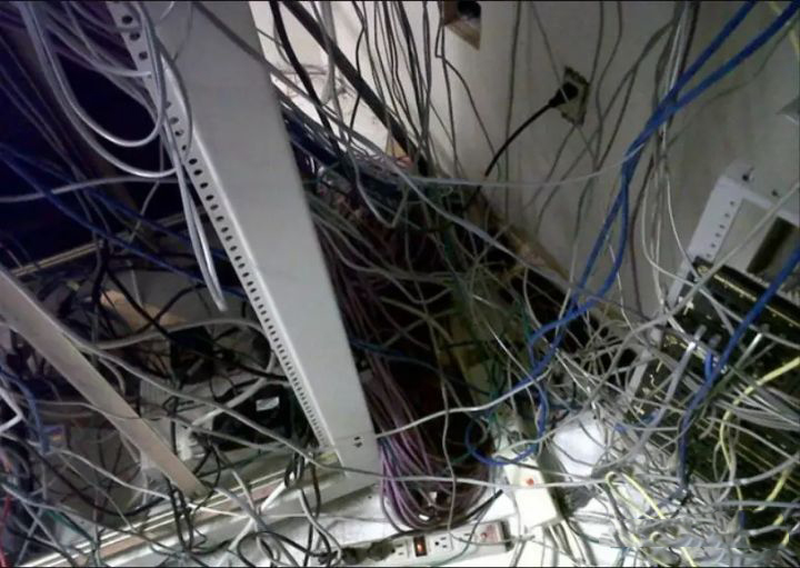 這四種手段缺一不可,可讓機房布線做得美觀漂亮(圖2) 這四種手段缺一不可,可讓機房布線做得美觀漂亮(圖2)