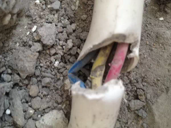 記住了這三條線,你永遠(yuǎn)都不會(huì)觸電(圖1) 記住了這三條線,你永遠(yuǎn)都不會(huì)觸電(圖1)