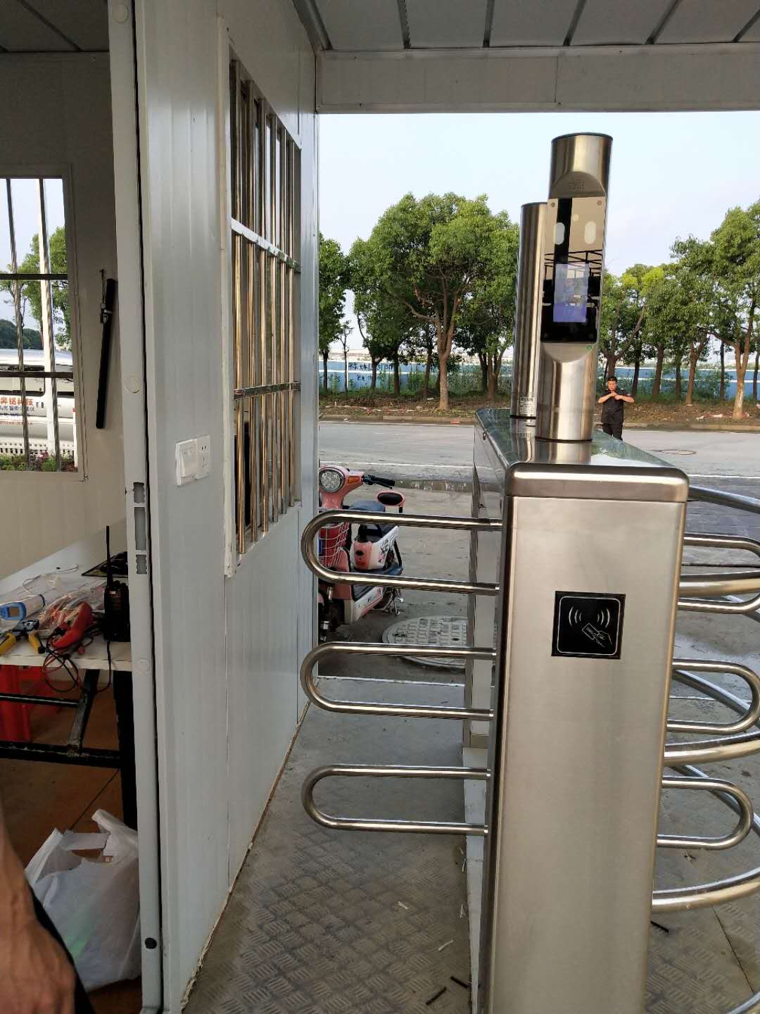奉賢智慧工地《實(shí)名制閘機(jī)》、《塔吊監(jiān)控系統(tǒng)》(圖7) 奉賢智慧工地《實(shí)名制閘機(jī)》、《塔吊監(jiān)控系統(tǒng)》(圖7)